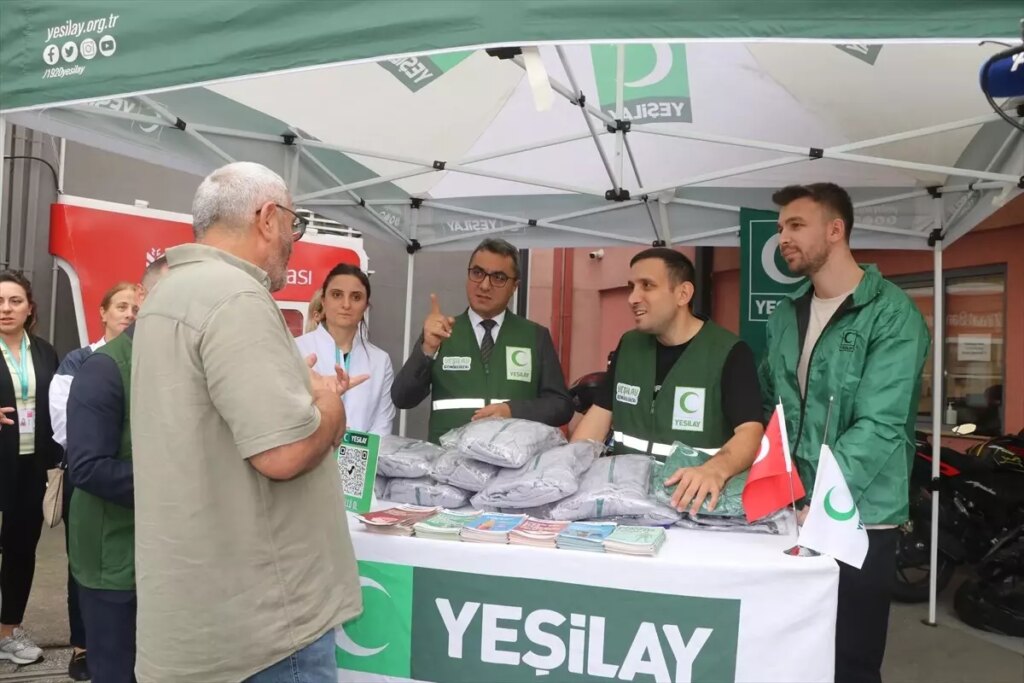 Rize Yeşilay gönüllülerinden sigara bağımlılığına balonlu mesaj